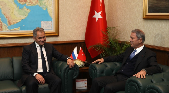 Milli Savunma Bakanı Hulusi Akar, Rusya Federasyonu Savunma Bakanı Sergey Şoygu ile telefonda görüştü. Bakan Akar, Ermenistan’ın saldırılarına son vermesi ve işgal ettiği topraklardan çıkarılması gerektiğini söyledi.
