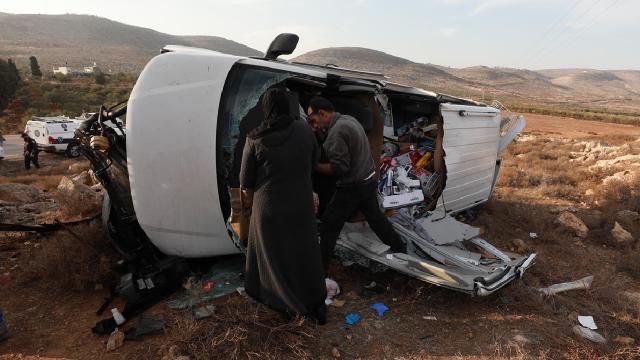 Sivil Yahudi işgalciler Filistinlilerin araçlarına saldırdı: 3 yaralı
