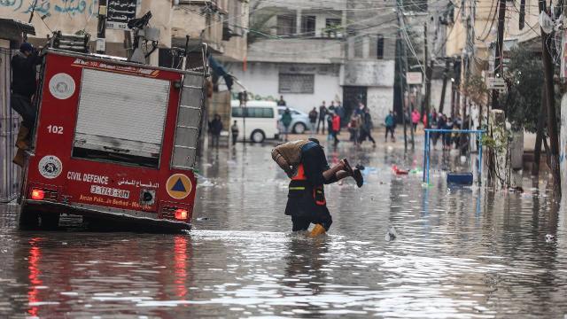 Gazze’de sağanak sele neden oldu: Mahsur kalan 152 kişi kurtarıldı