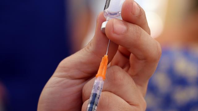 Almanya’da bir adam 80’den fazla koronavirüs aşısı yaptırdı