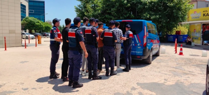 Suriye uyruklu 11 kaçak göçmen yakalandı