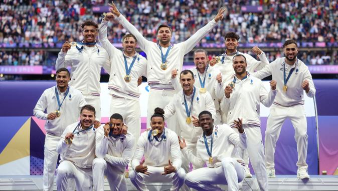 Paris 2024 Olimpiyat Oyunları’nda yedili ragbi branşında ev sahibi Fransa, finalde Fiji’yi yenerek altın madalya kazandı. Stade de France’da oynanan final müsabakasında ilk yarı 7-7’lik eşitlikle sonuçlandı.