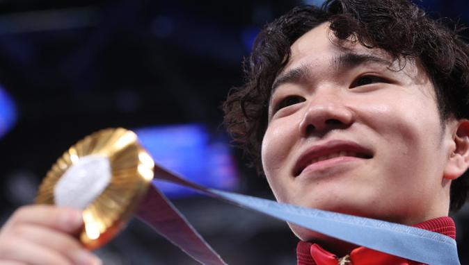 Paris 2024 Olimpiyat Oyunları’nın artistik cimnastik branşının erkekler genel tasnif finalinde Japon Shinnosuke Oka, altın madalyanın sahibi oldu.