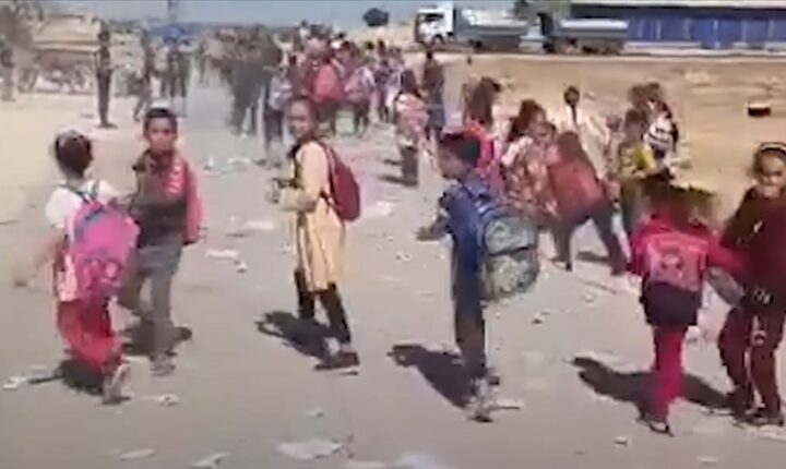 Münbiç’te öğrenciler, terör örgütü PKK/YPG’nin dayattığı müfredata karşı çıktı