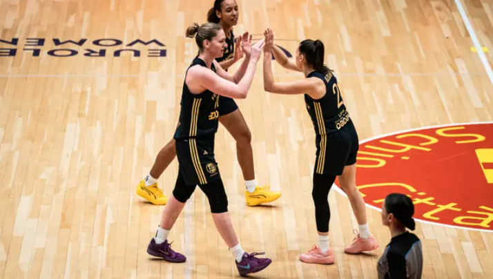 Fenerbahçe Opet İtalya’da galip