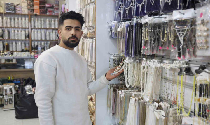 Suriyeli esnaf bayramda ülkesine dönmek için gün sayıyor