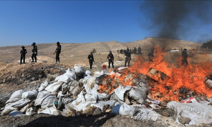 Şam’da devrik rejim ordusunun karargahında bulunan uyuşturucular imha edildi