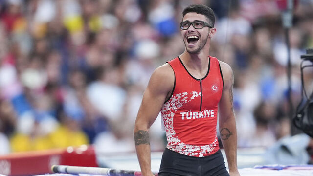 Milli sırıkla atlamacı Ersu Şaşma, Fransa’da şampiyon oldu!