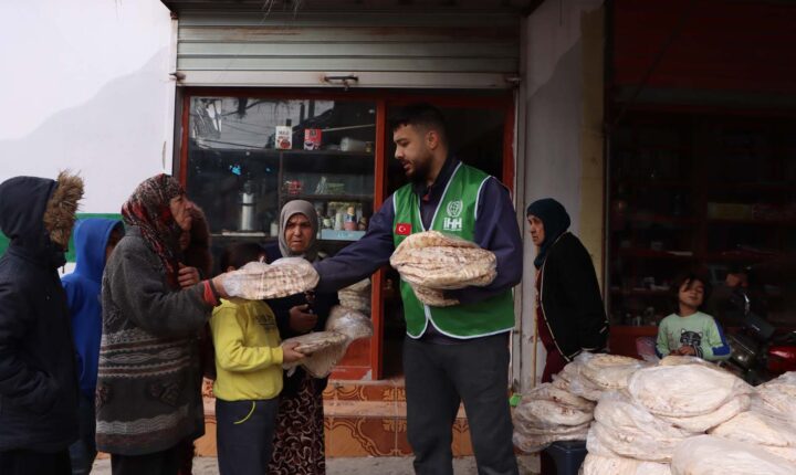 Türkiye Cumhuriyeti Merkezli İHH İnsani Yardım Vakfı,Türkmen Dağı’ndaki ailelere 575 bin adet ekmek yardımı
