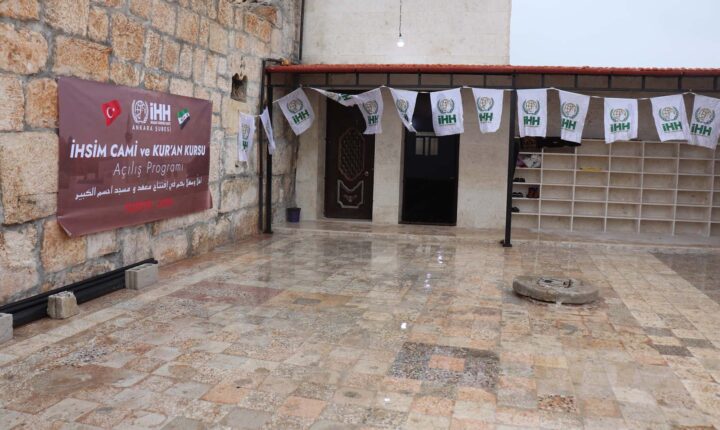 İdlib’te Cami ve Kuran Kursu Yenilenerek Hizmete Açıldı