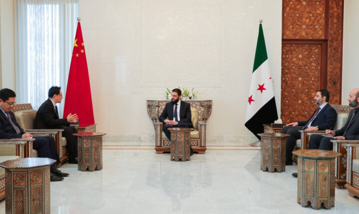 Ahmed Şara Çin’in Suriye Büyükelçisi ile bir araya geldi