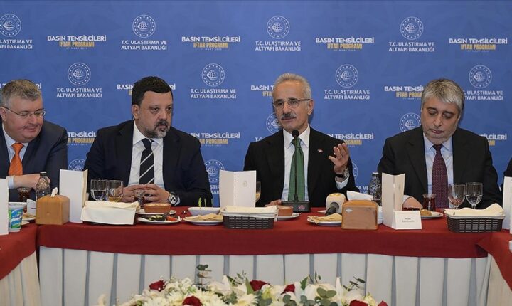 Türkiye Cumhuriyeti Ulaştırma ve Altyapı Bakanı Bakanı Uraloğlu: Demir yolunda hedef 28 bin 500 kilometre