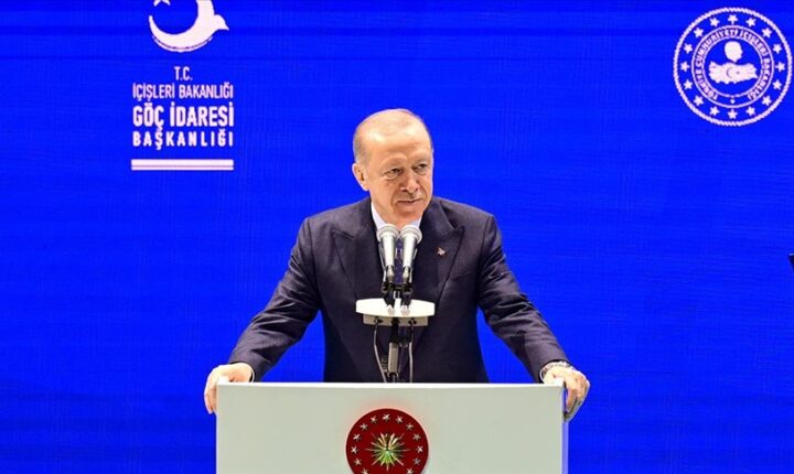 Türkiye Cumhuriyeti Cumhurbaşkanı Erdoğan: Kaçak göçle ve göçmen kaçakçılarıyla mücadeleyi ihmal etmiyoruz