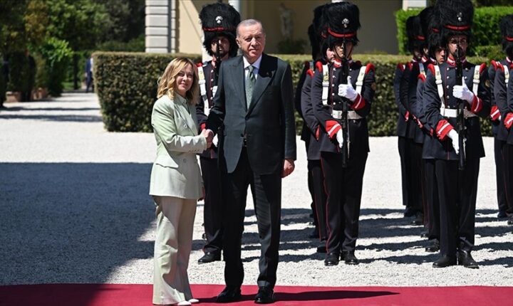 Türkiye Cumhuriyeti Cumhurbaşkanı Erdoğan, İtalya’da resmi törenle karşılandı