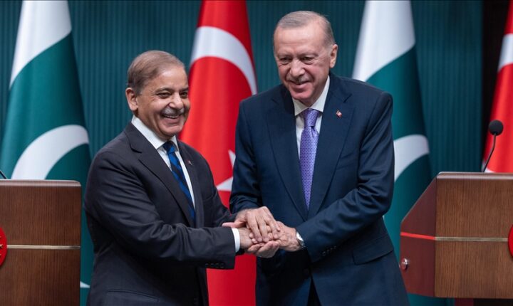 Türkiye Cumhuriyeti Cumhurbaşkanı Erdoğan: Pakistan ile hemen her konuda tam uyum içinde hareket ettiğimizi görmekten memnuniyet duyuyoruz