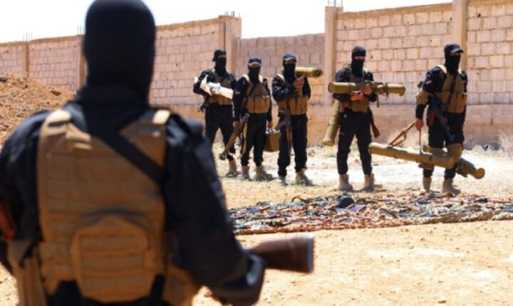 Suriye İçişleri Bakanlığı, yurtdışına kaçırılmak üzere saklanan silah ve mühimmat deposuna el koydu