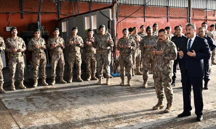 Suriye’de görev yapacak özel harekat polisleri dualarla uğurlandı