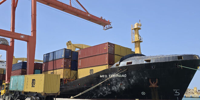 İnsani Yardım Taşıyan Gemi Suriye’nin Tartus Limanı’na Ulaştı