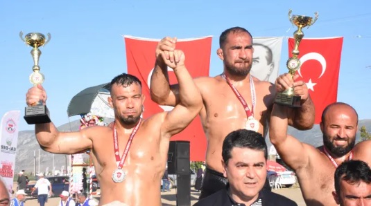 42. Karaadilli Yağlı Güreşleri’nin başpehlivanı Feyzullah Aktürk