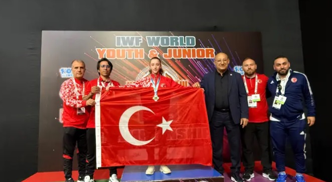 Milli haltercilerden 4 madalya