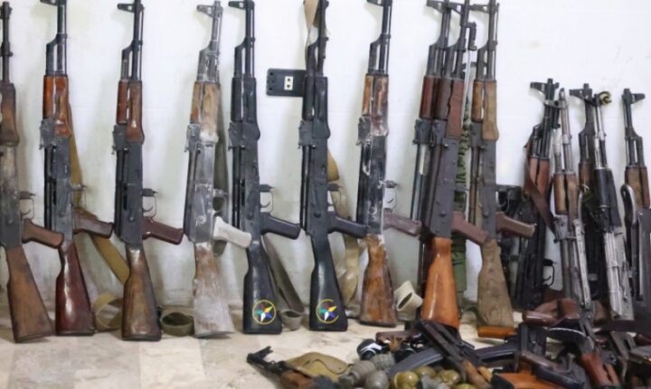 Suriye İçişleri Bakanlığı, Ceramane’da çok sayıda silah ele geçirdi