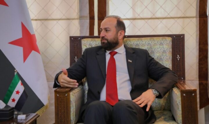 Suriye Enformasyon Bakanı Hamza El Mustafa, Süveyda ’da silahlı kişilerce saldırıya uğrayan gazetecilerle görüştü