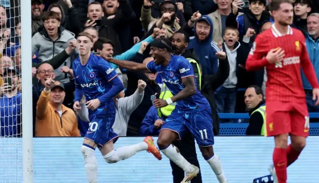 Chelsea şampiyonu devirdi