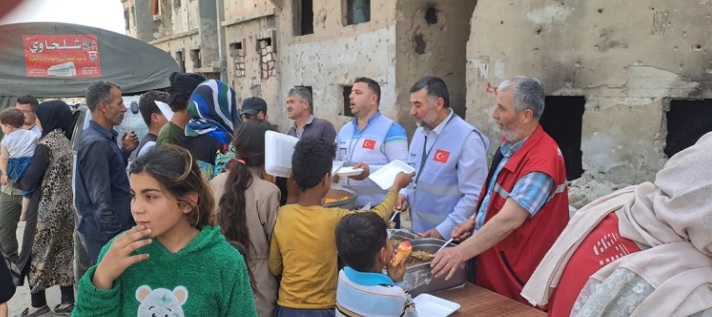 Konyalı yardımseverler Suriye’de yetimlerle buluştu