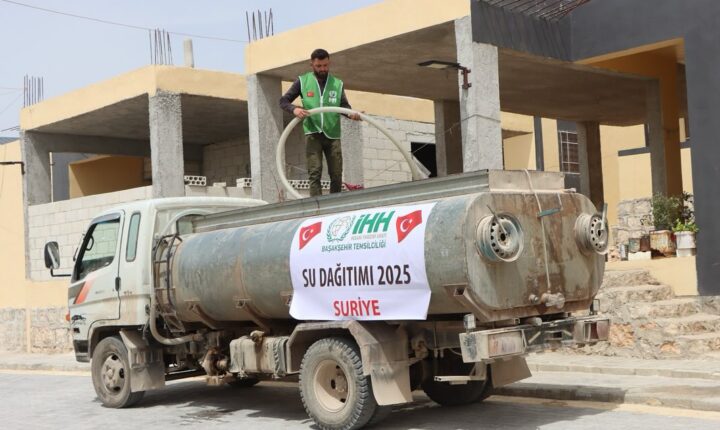 Türkiye Cumhuriyeti Merkezli İHH İnsani Yardım Vakfı,İdlib Kırsalındaki kamplara içme suyu ulaştırdı