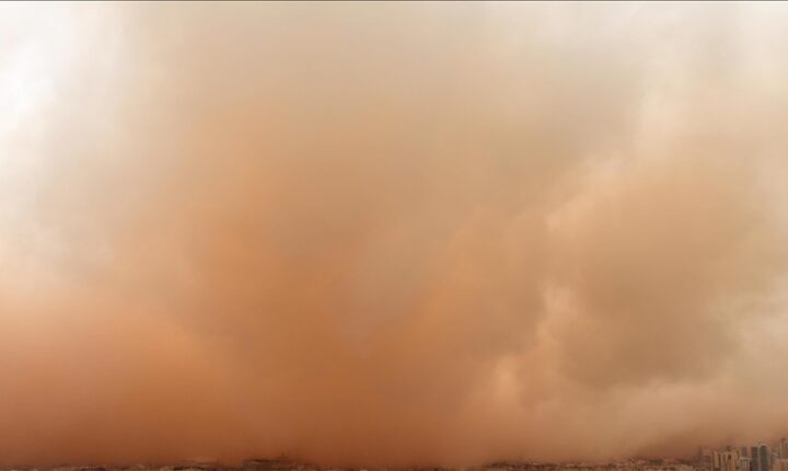 İran’da kum fırtınası 802 kişiyi hastanelik etti