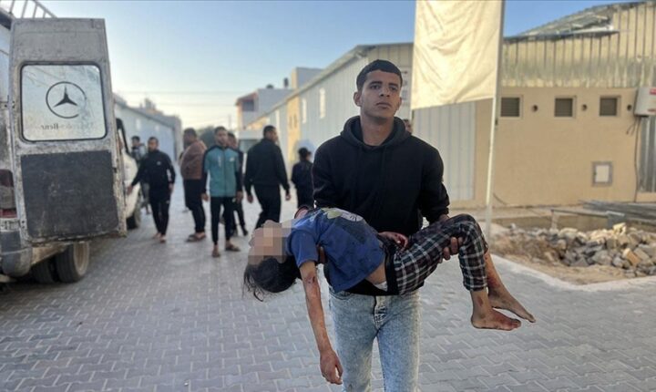 İsrail ordusunun Gazze’ye düzenlediği saldırılarda biri bebek 4 kişi hayatını kaybetti