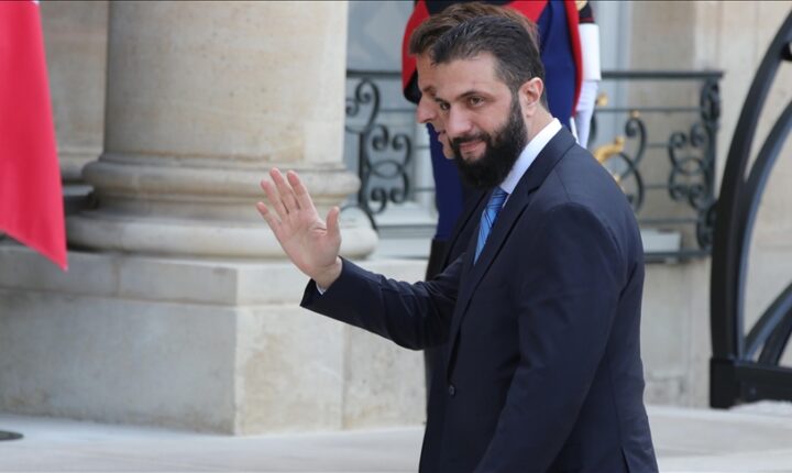 Suriye Cumhurbaşkanı Şara, İsrail saldırılarını önlemek için arabulucularla temasta olduklarını söyledi