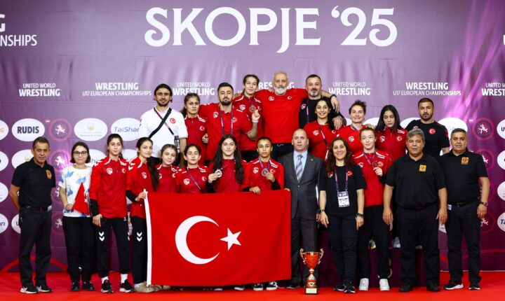 🇹🇷 Milli kadın güreşçiler, Kuzey Makedonya’da düzenlenen 17 Yaş Altı Avrupa Güreş Şampiyonası’nı üst üste 3. kez zirvede bitirdi.