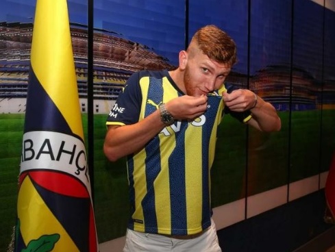 Fenerbahçe’de önemli bir ayrılık iddiası gündeme geldi. Sarı-lacivertlilerde o ismin 1. Lig’e transfer olacağı öne sürüldü.