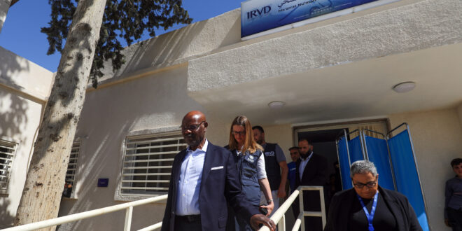 BM Suriye İnsani Yardım Koordinatörü, İdlib Kırsalındaki Maarat El Numan’ı Ziyaret Etti