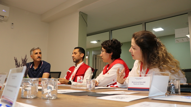 Suriye’ye dönmek isteyenlere “mihmandarlık” yapıyorlar