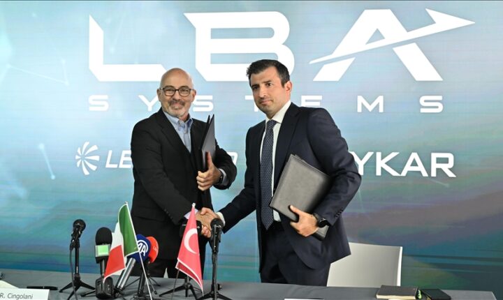 Baykar ve Leonardo arasındaki ortak girişimin imzaları Paris Havacılık Fuarı’nda atıldı
