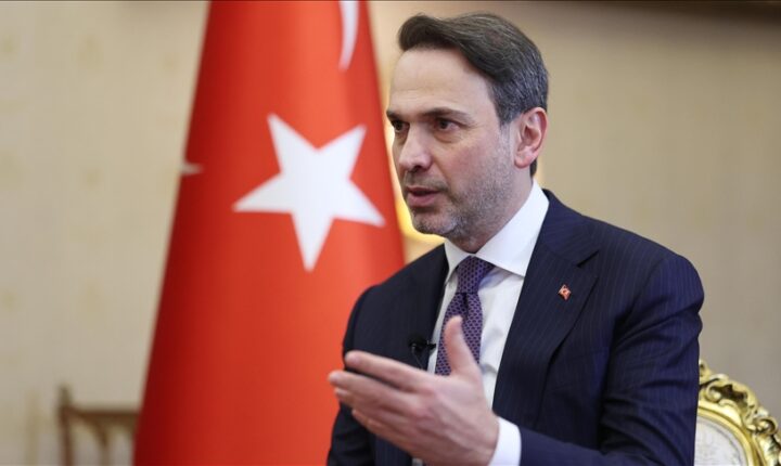 Türkiye Cumhuriyeti Enerji ve Tabii Kaynaklar Bakanı Bayraktar, İran’dan doğal gaz arzında sıkıntı yaşanmadığını bildirdi