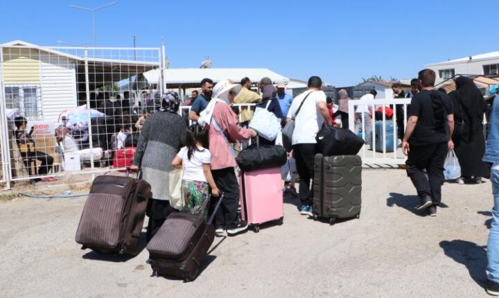 Suriyelilerin ülkelerine dönüşü yoğunluk kazandı
