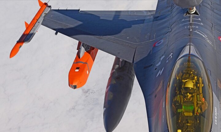 Uzun menzilli seyir füzesi SOM, yerli motoruyla hedefi tam isabet vurdu