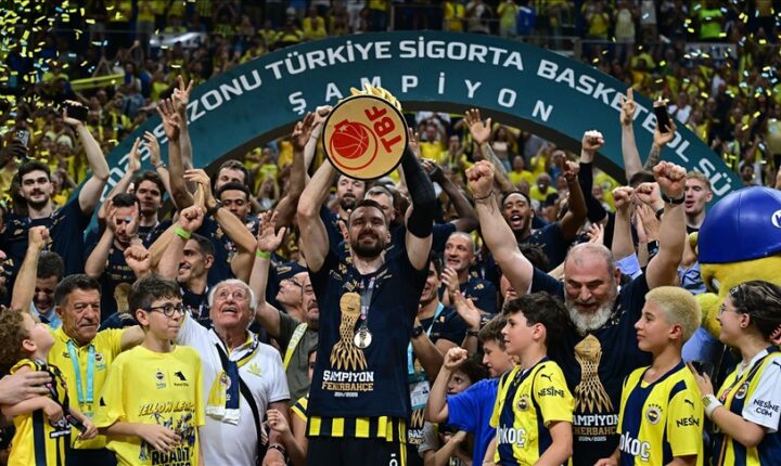 Fenerbahçe Beko, Türkiye Sigorta Basketbol Süper Ligi play-off final serisi beşinci maçında konuk ettiği Beşiktaş Fibabanka’yı 84-68 yenerek seride durumu 4-1’e getirdi ve şampiyon oldu.