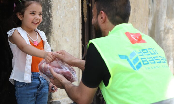 Türkiye Cumhuriyeti Merkezli Yedi Başak İnsani Yardım Derneği Bayram Sevincini Suriye’ye Taşıdı💙