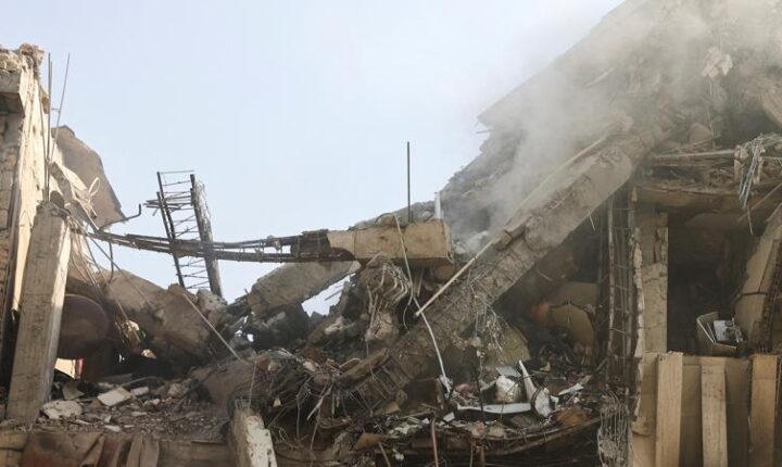 İsrail, İran’da bir hastane binasını vurdu