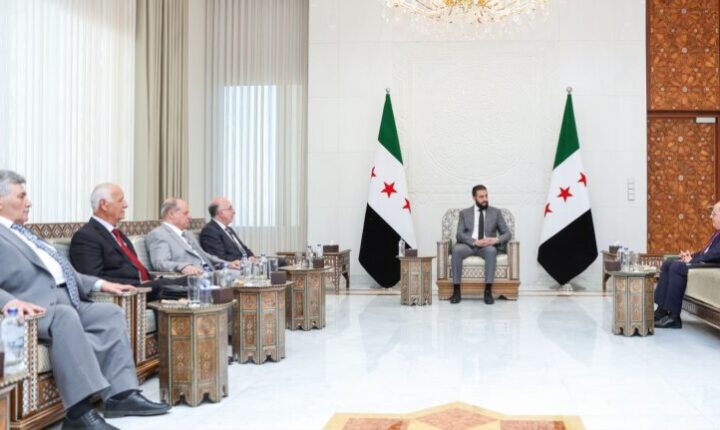 Suriye Cumhurbaşkanı Şara,Yükseköğretim Bakanı Mervan Halebi ve Kamu Üniversiteleri Başkanlık adayları ile bir araya geldi