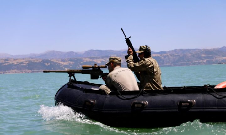 Zorlu muharebe şartlarında ve her türlü arazi koşulunda gösterdiği yüksek performans ile kahraman Türk ordusu ve birçok yabancı unsur tarafından tercih edilen otomatik piyade tüfeğimiz ve keskin nişancı tüfeğimiz;