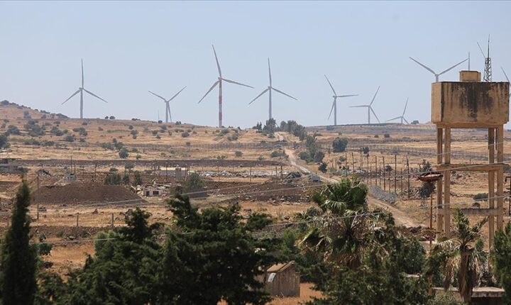 İsrail ordusu, Suriye’nin Kuneytra kentinde sivillere ait 15 evi yıktı