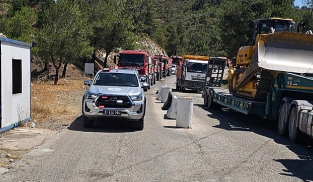 Hatay Büyükşehir Belediyesi,Suriye’deki Yangına Müdahale Etti