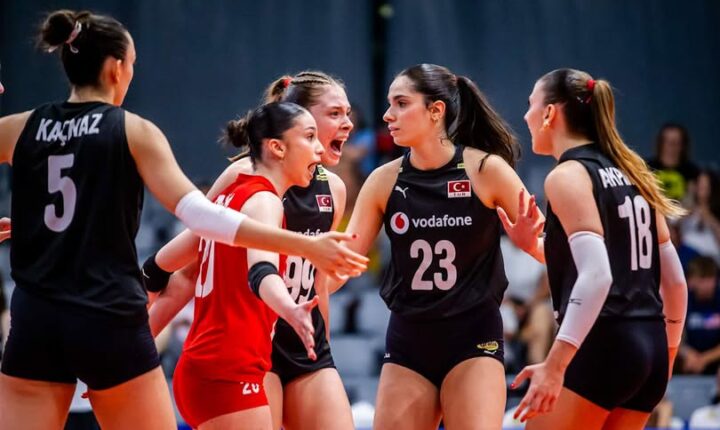 U19 Kadın Voleybol Milli Takımımız, Hırvatistan’ı 3-1 mağlup ederek Dünya Şampiyonası’nda çeyrek finale yükseldi.