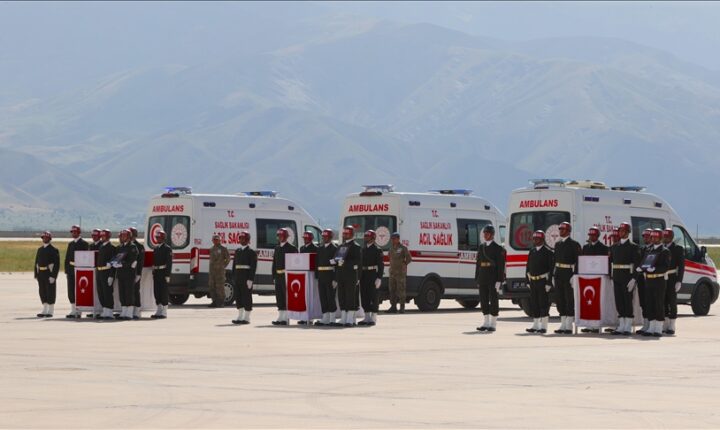 Şehitlerimizi uğurluyoruz