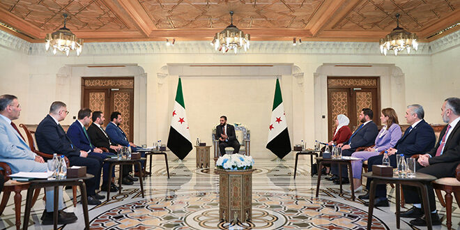 Suriye Cumhurbaşkanı Şara, Halk Meclisi Seçimleri Yüksek Komisyonu Üyeleriyle Bir Araya Geldi